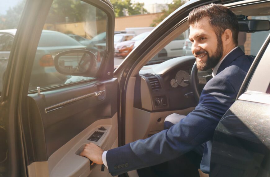 Dlaczego kopie mnie prąd jak dotykam metali po wyjściu z samochodu? Przyczyny i rozwiązania.