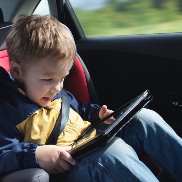 Od kiedy dziecko może jeździć na podstawce? Regulacja prawna.