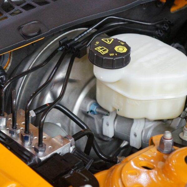 Jak działa ABS? Mechanizm i znaczenie systemu antyblokującego.