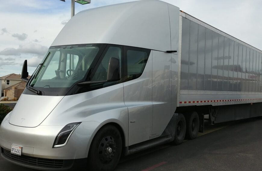 Tesla Semi – opinie, cena, dane techniczne, wymiary, spalanie, osiągi