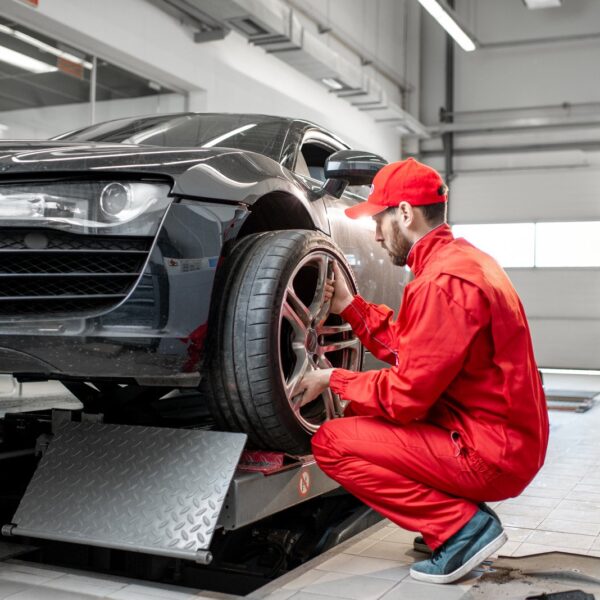 Jakie opony wybrać na sezon letni? Przegląd najlepszych marek i modeli.