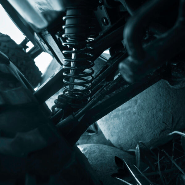 Jak rozpoznać zużycie amortyzatorów? Objawy, na które warto zwrócić uwagę.