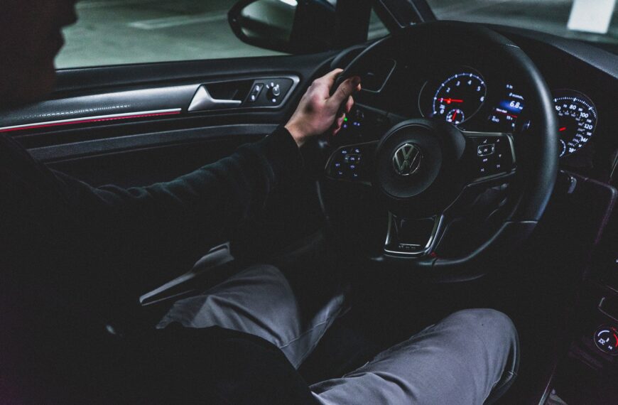 Jakie są zalety i wady samochodów hybrydowych? Porównanie z innymi rodzajami napędu.