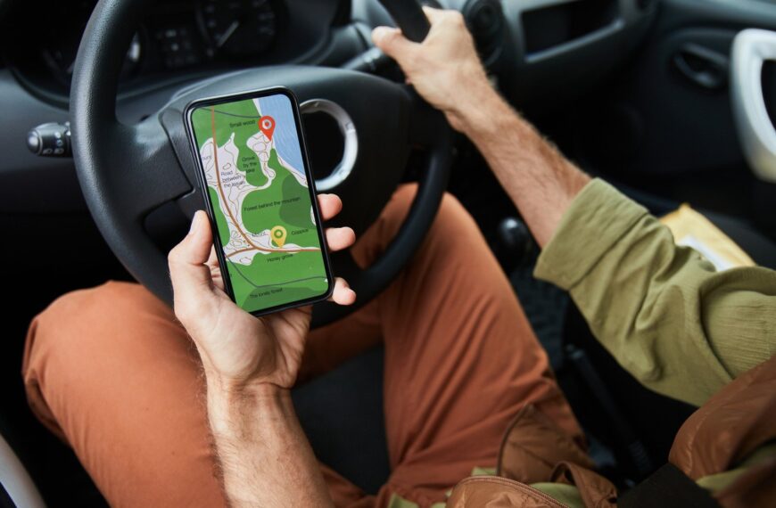 Najlepsze aplikacje dla kierowców: Niezbędne narzędzia na smartfona.