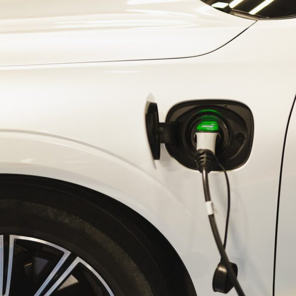 Jakie są alternatywy dla tradycyjnego paliwa? Przyszłość zrównoważonego transportu.