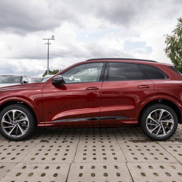 Elektryczne i hybrydowe Audi – nowoczesna mobilność dla firm i miasta