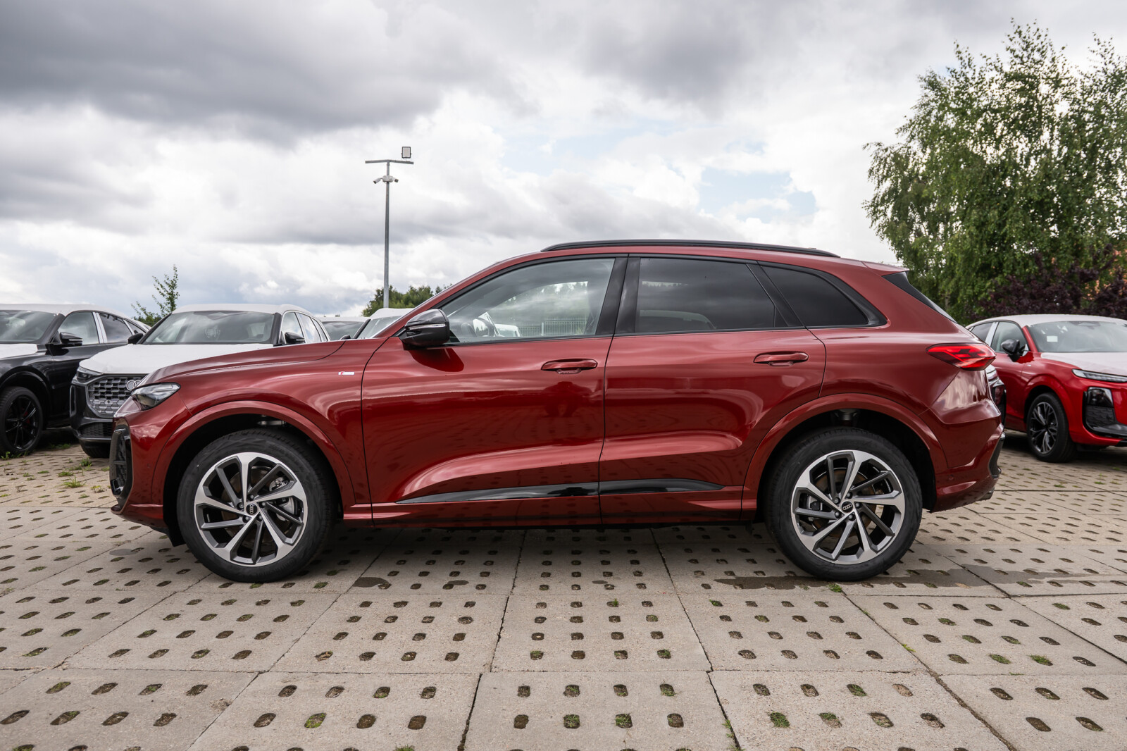 Elektryczne i hybrydowe Audi – nowoczesna mobilność dla firm i miasta